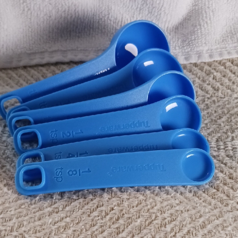 Tupperware Blue Kitchen Tool - Picture 3 of 4